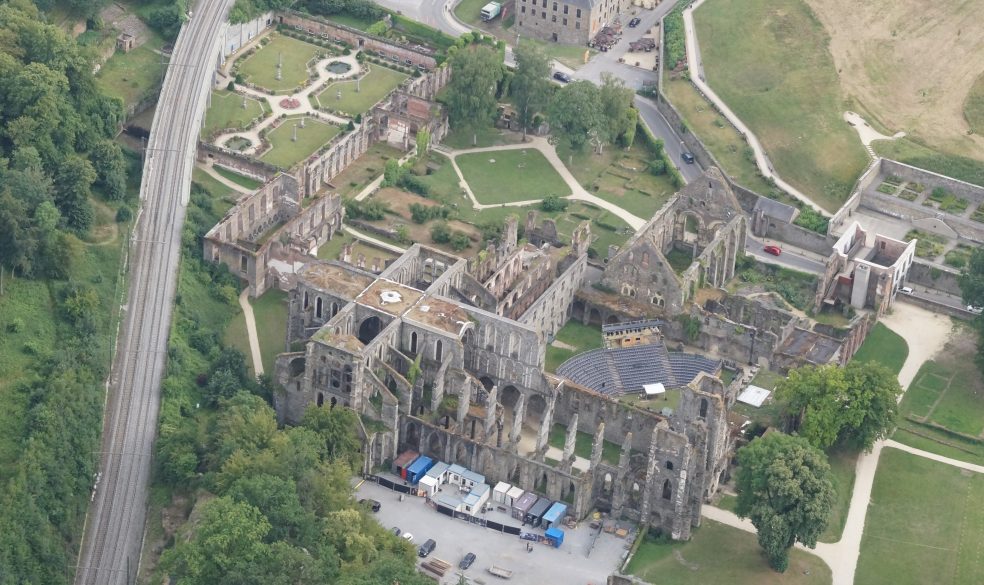Vue aérienne de l'abbaye de villers